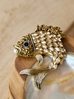 Broszka ze złotą rybką Goldfish BRSS0068