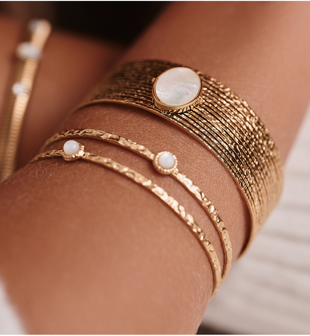 Bransoletka szeroka złocona z masą perłową BEA0039