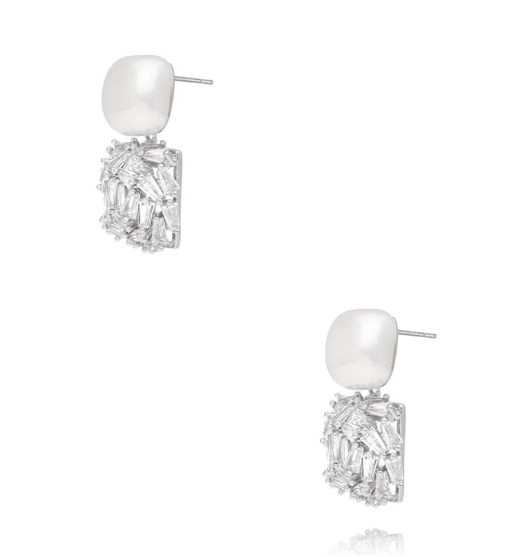 Kolczyki z perłą i kryształową kostką – srebrne wykończenie KLU0203