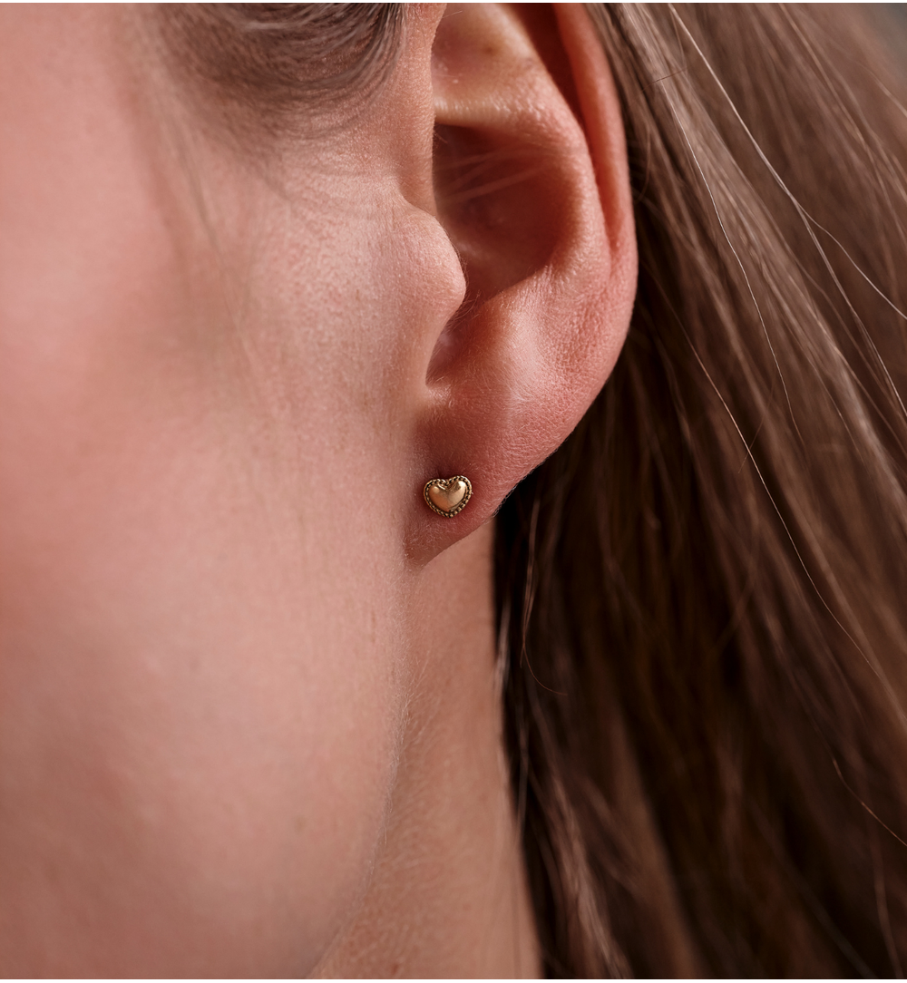Kolczyki wkrętki serduszka ze stali szlachetnej w złotym wykończeniu KSY0611
