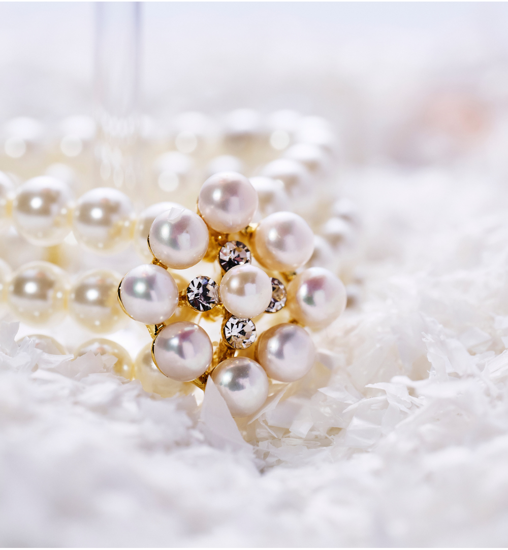 Bransoletka z białymi perłami potrójna BPE0150