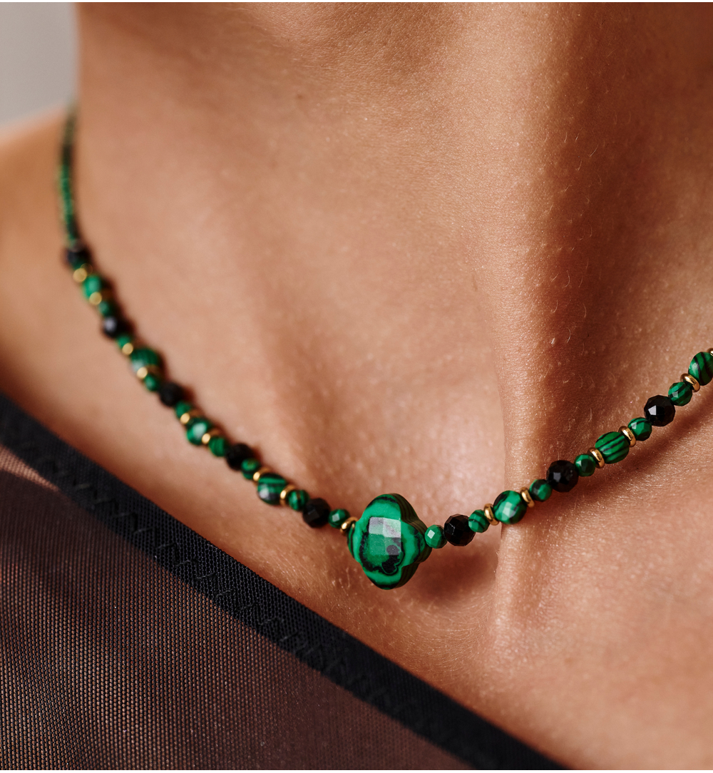 Naszyjnik zielony z motywem koniczyny NTW1546