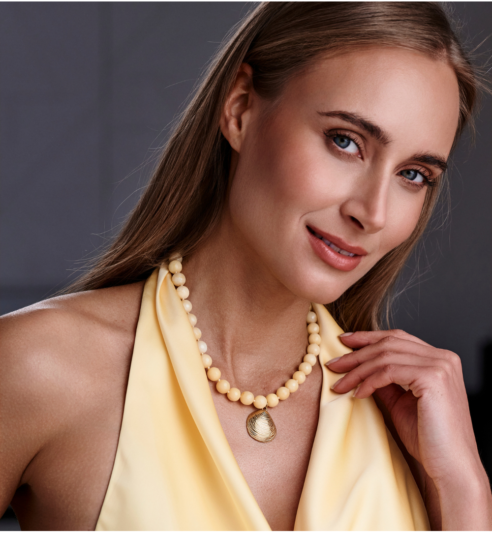 Naszyjnik z żółtymi jadeitami i muszlą NPA1448