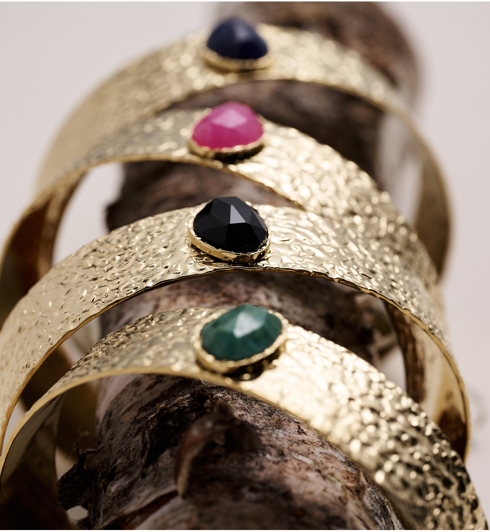 Bransoletka szeroka złocona z jadeitem afrykańskim BEA0020