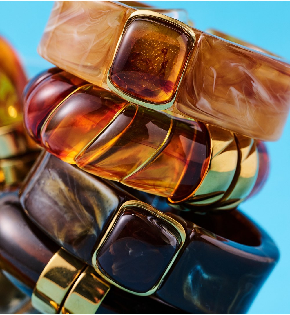 Bransoletka w odcieniu bursztynowego brązu ze złotym zapięciem BEU0006