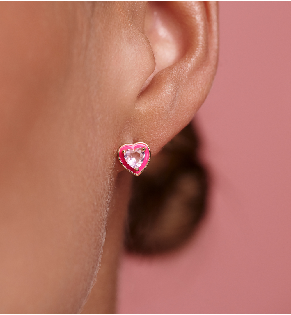 Zestaw kolczyków złoconych z motywem serca i różowym akcentem KMB0060