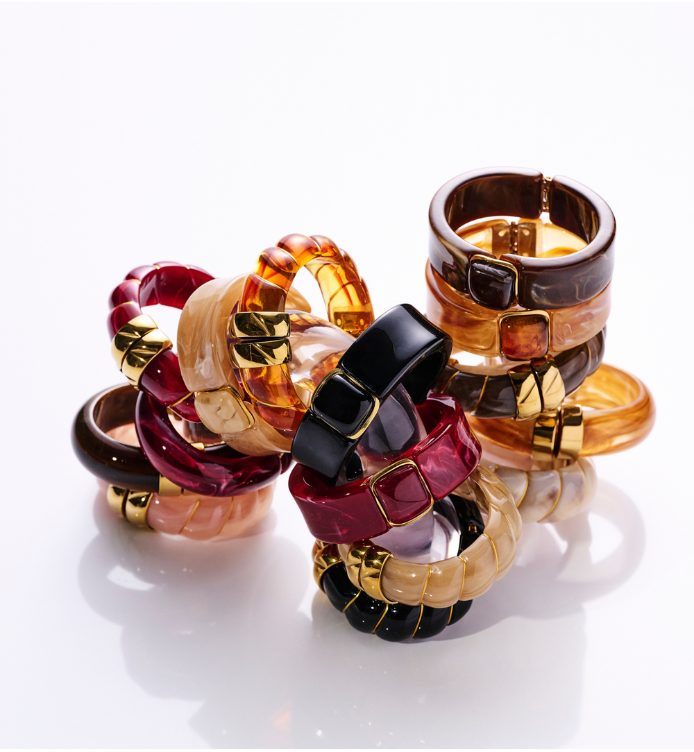 Bransoletka w odcieniu miodowego bursztynu z prostokątnym zapięciem BEU0012