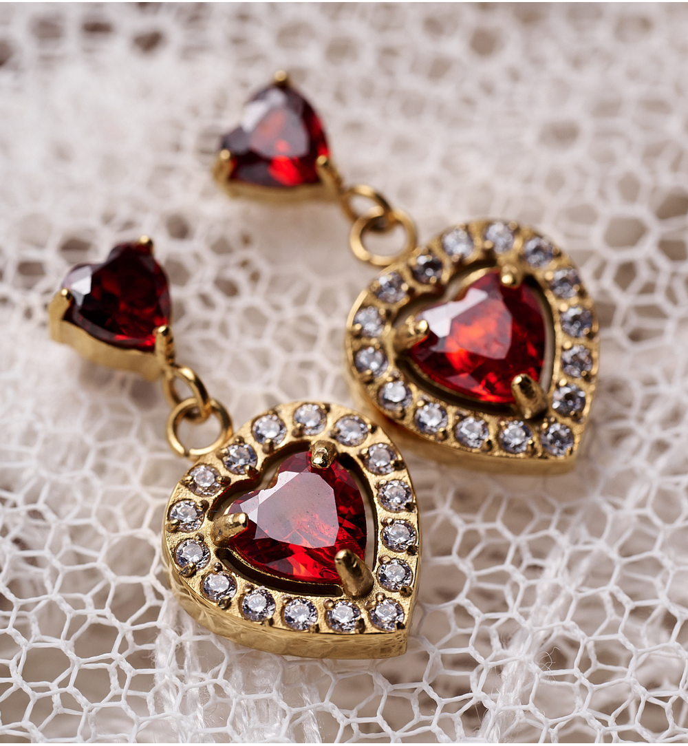 Kolczyki złote z czerwonym kryształem w kształcie serca KSS2052