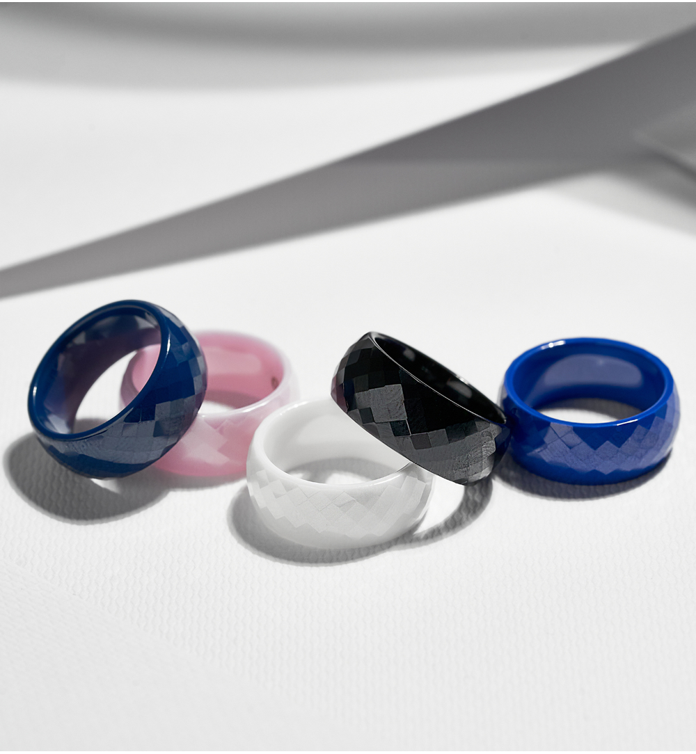 Obrączka z ceramiki czarna fasetowana Feminine PFE0024