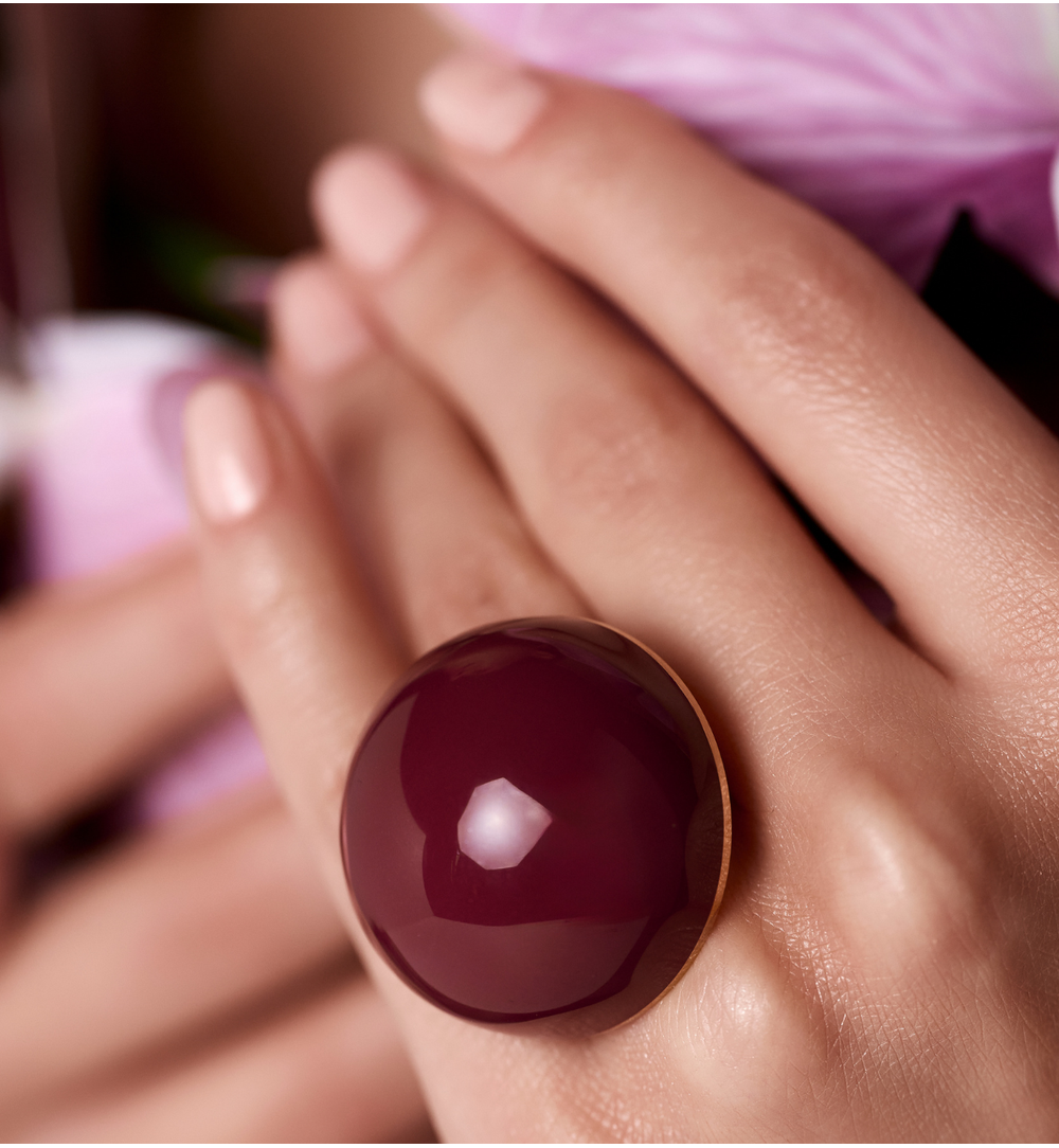 Pierścionek z bordową emalią w złotej oprawie PSA1193