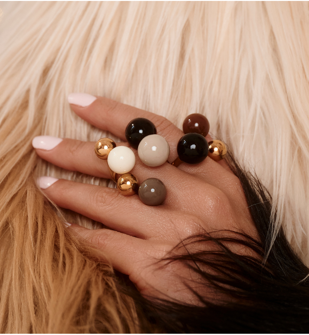 Pierścionek z kulkami w odcieniach czerni, brązu i złota PSA1106