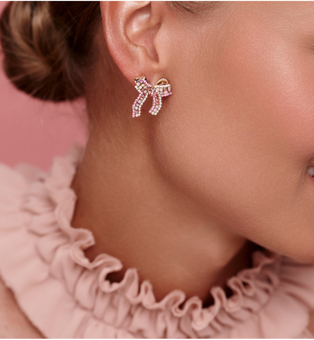 Kolczyki kokardki w różowych odcieniach KLU0128