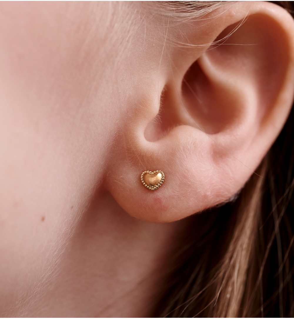 Kolczyki wkrętki serduszka ze stali szlachetnej w złotym wykończeniu KSY0611