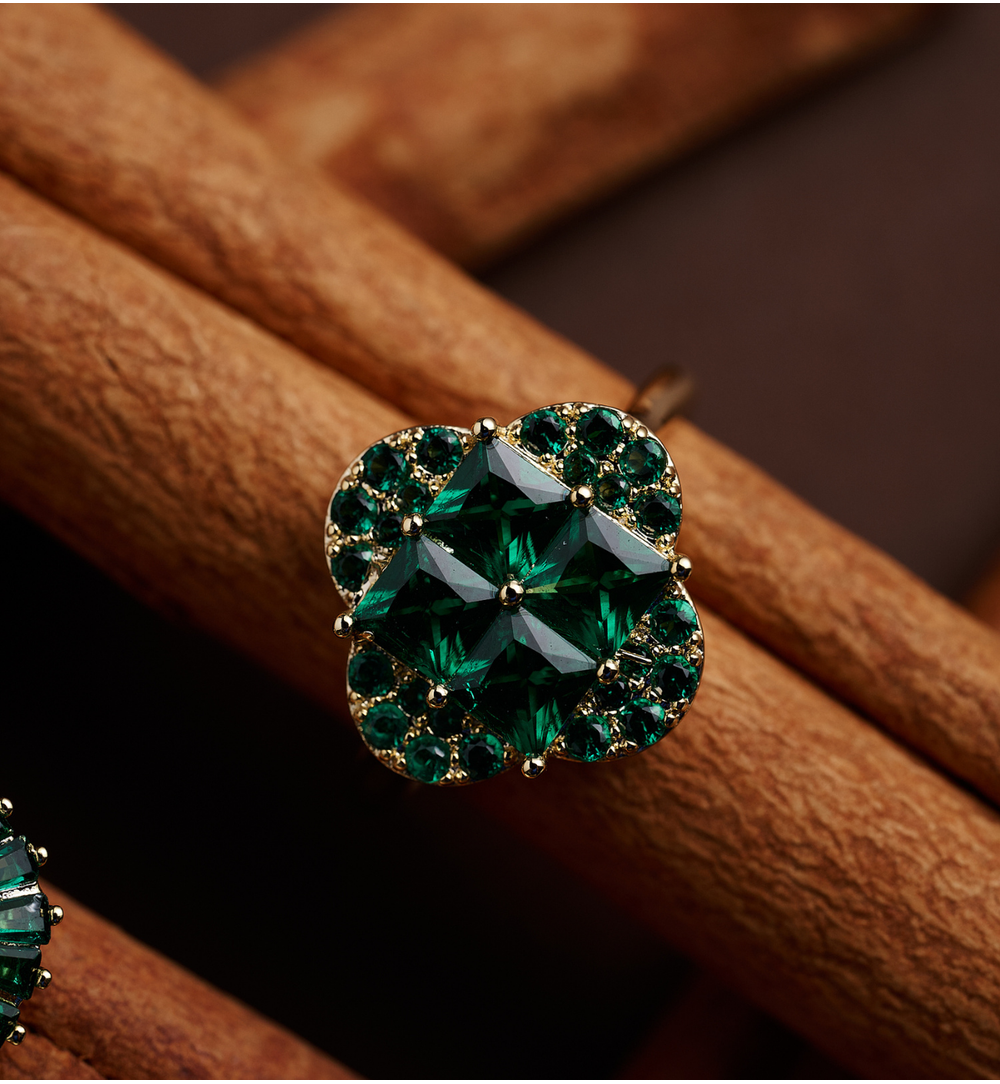 Pierścionek z zielonymi kryształkami PSS0186