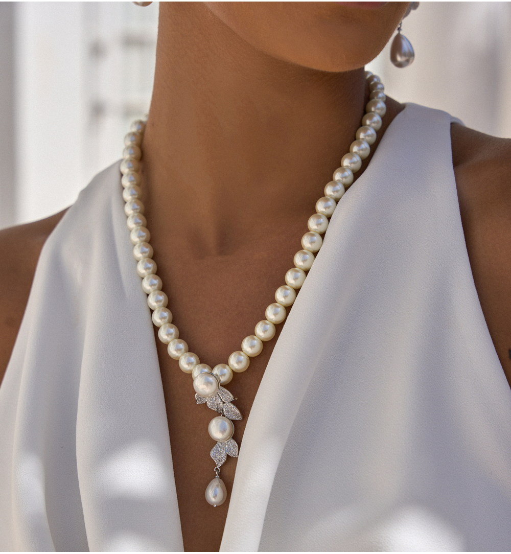 Naszyjnik srebrny z perłami Retro Bella NPE0113