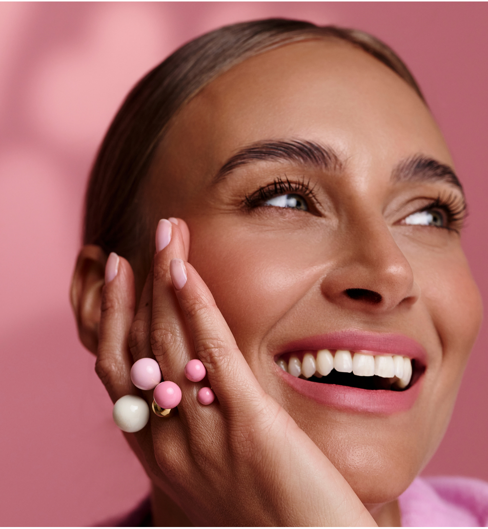 Pierścionek z trzema kulami z różową emalią PSA1178