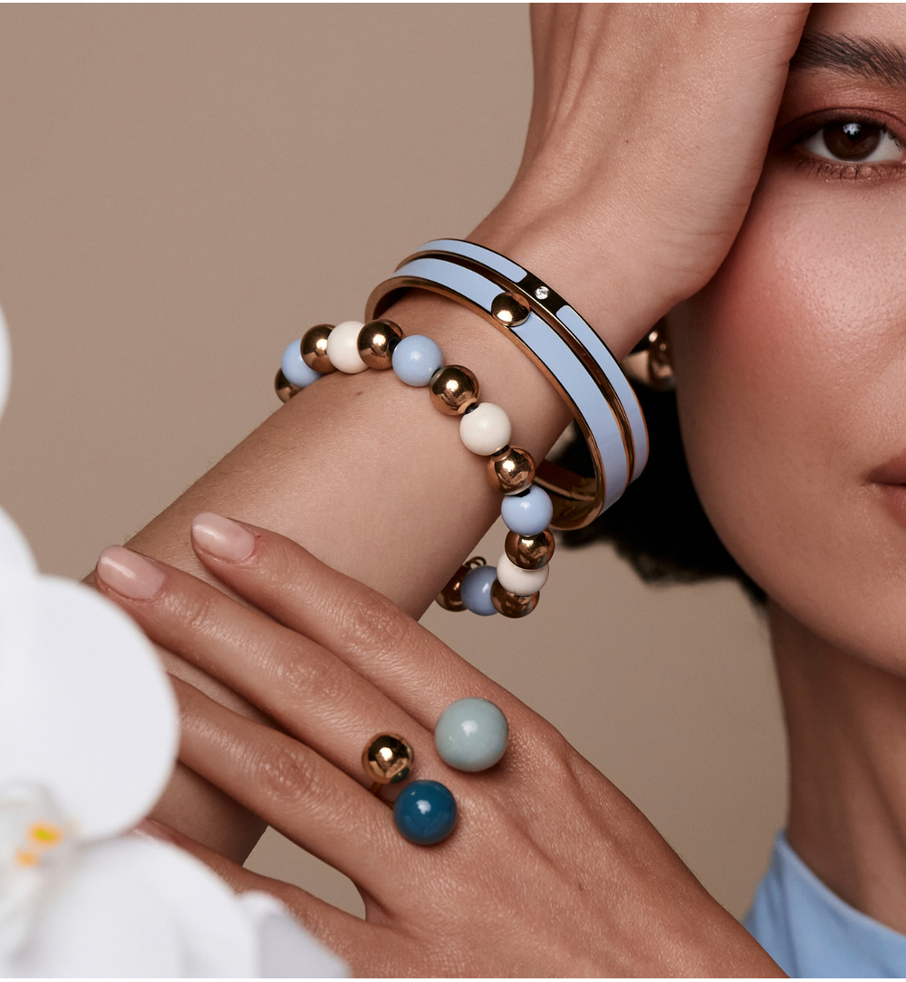 Pierścionek z kulkami w odcieniach szarości i niebieskiego PSA1087