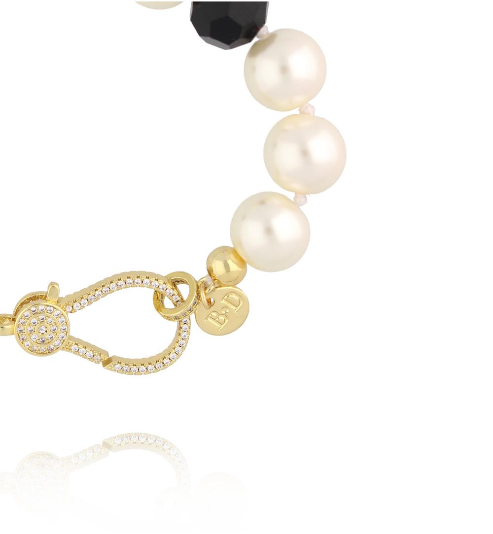 Bransoletka z pereł i czarnych kryształów z karabińczykiem wysadzanym cyrkoniami BPE0161