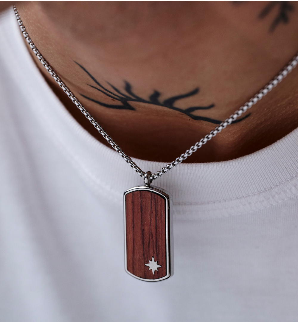 Naszyjnik męski z drewnianą zawieszką NMITC0100