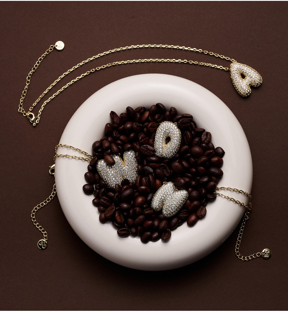 Naszyjnik złocony z literą D wysadzaną cyrkoniami NS0358