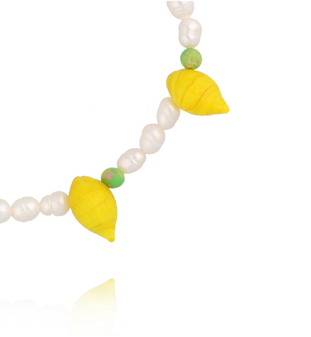 Bransoletka na nogę z perełek i żółtych cytrynek BNPA0021