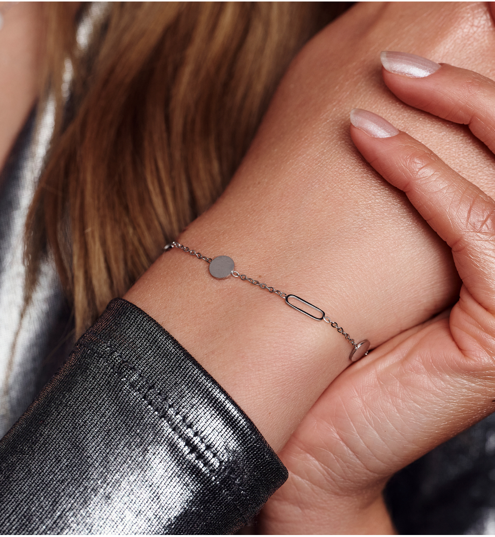 Bransoletka z geometrycznymi detalami srebrna BEA0072