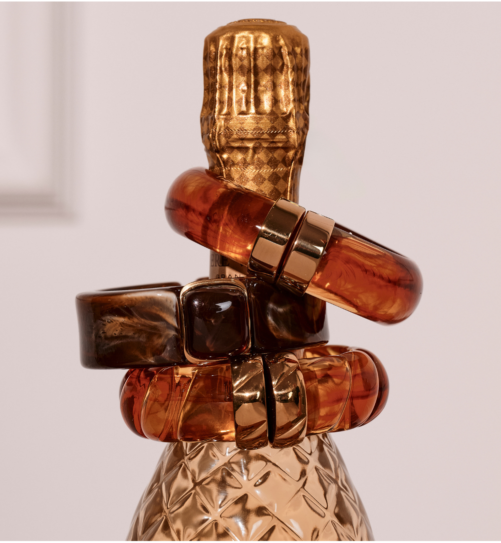 Bransoletka w odcieniu bursztynowego brązu ze złotym zapięciem BEU0006