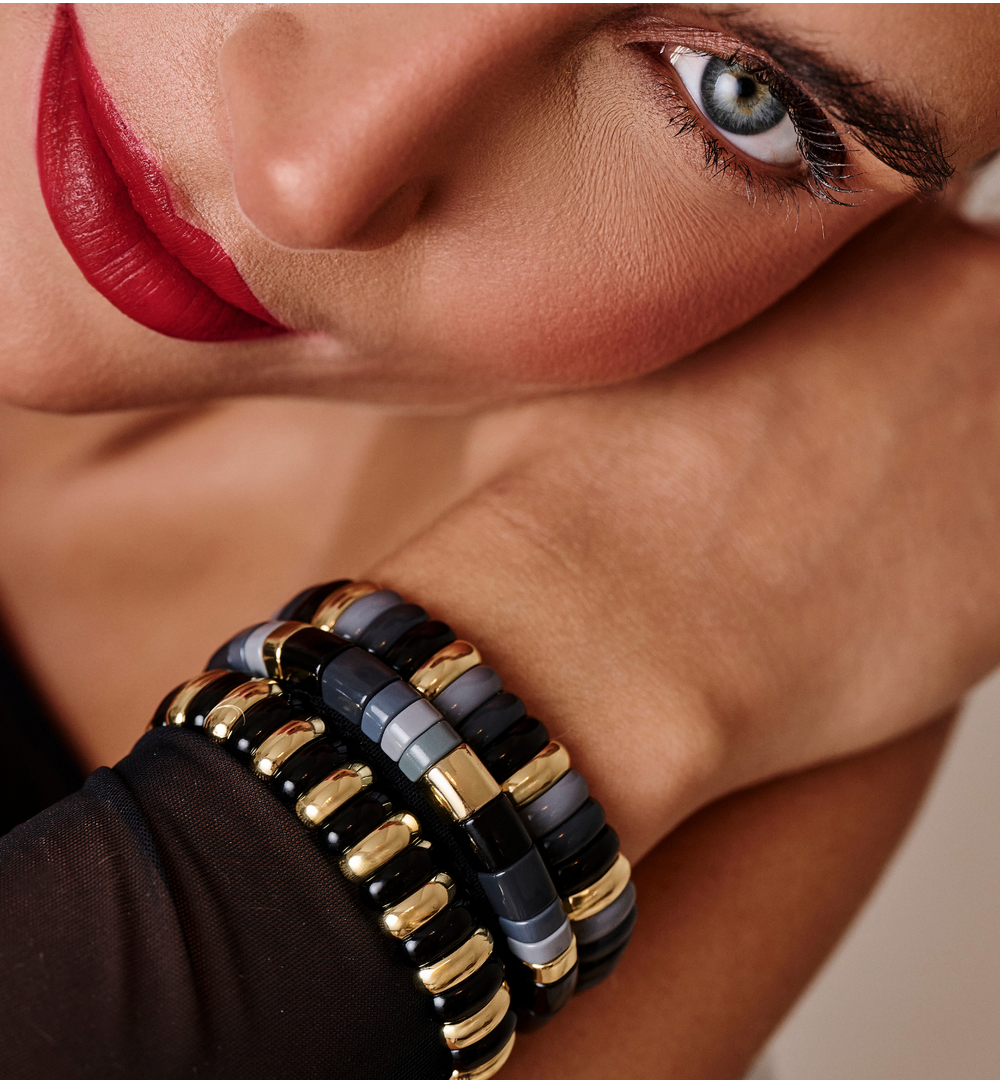 Bransoletka modułowa w odcieniach czerni i grafitu ze złotymi akcentami BCR0066