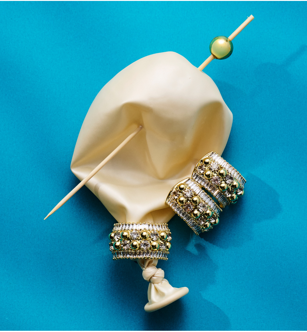 Pierścionek złocony z kulkami i kryształami PSS0217