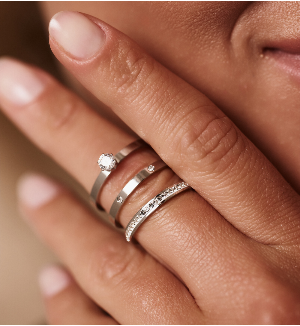 Zestaw trzech pierścionków w srebrnym wykończeniu z cyrkoniami PSY0128