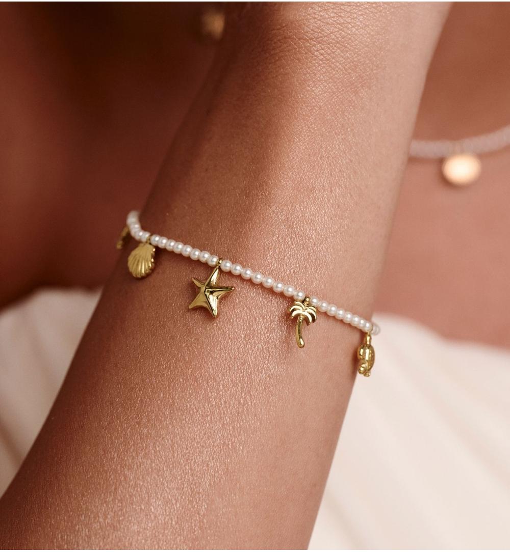Bransoletka z perełkami i złotymi  morskimi zawieszkami BEA0259