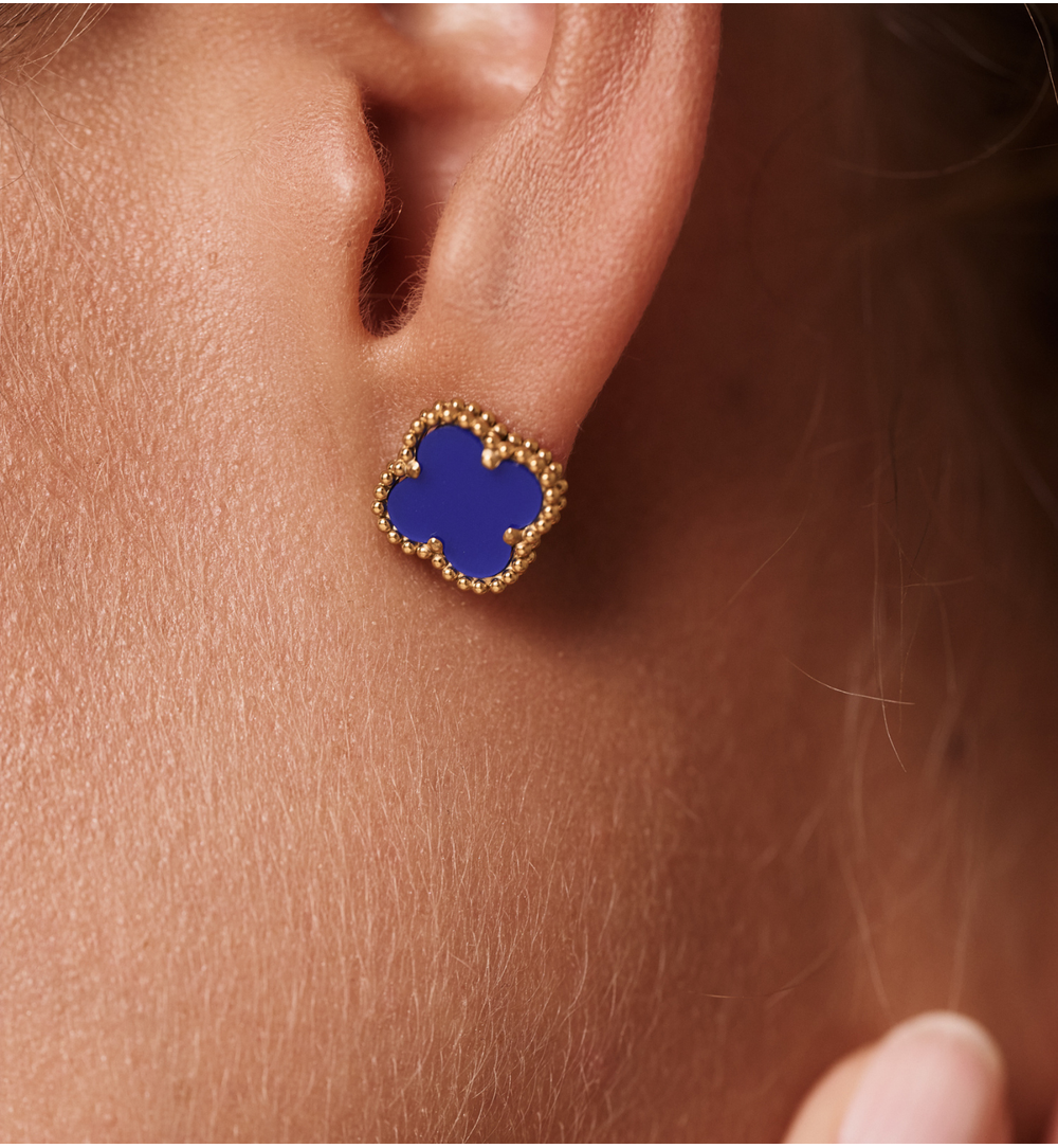 Kolczyki wkrętki z niebieskim motywem czterolistnej koniczyny KSY0578