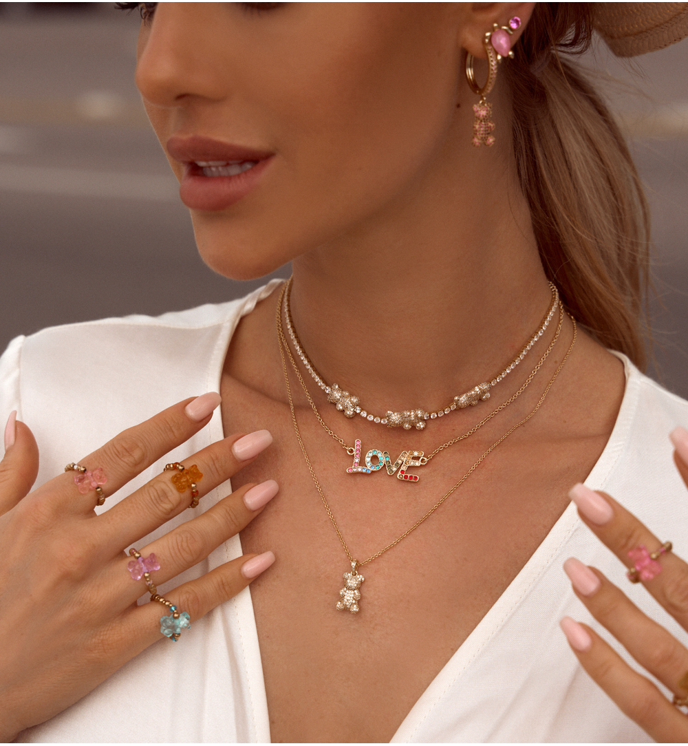 Naszyjnik złoty z kolorowym napisem LOVE NRG0488