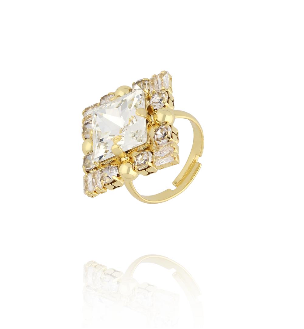 Zestaw biżuterii z cyrkoniami – kolczyki i pierścionek w złotym odcieniu ZN0131