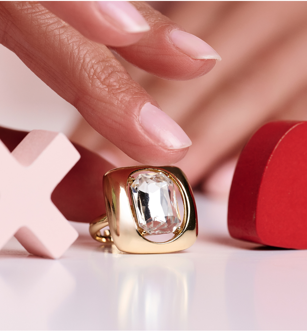 Pierścionek z geometryczny z transparentnym kryształem PSS0231