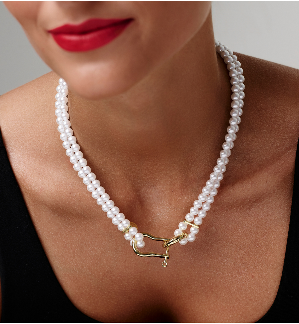 Naszyjnik dwurzędowy z pereł z ozdobnym złoconym zapięciem NPE0388