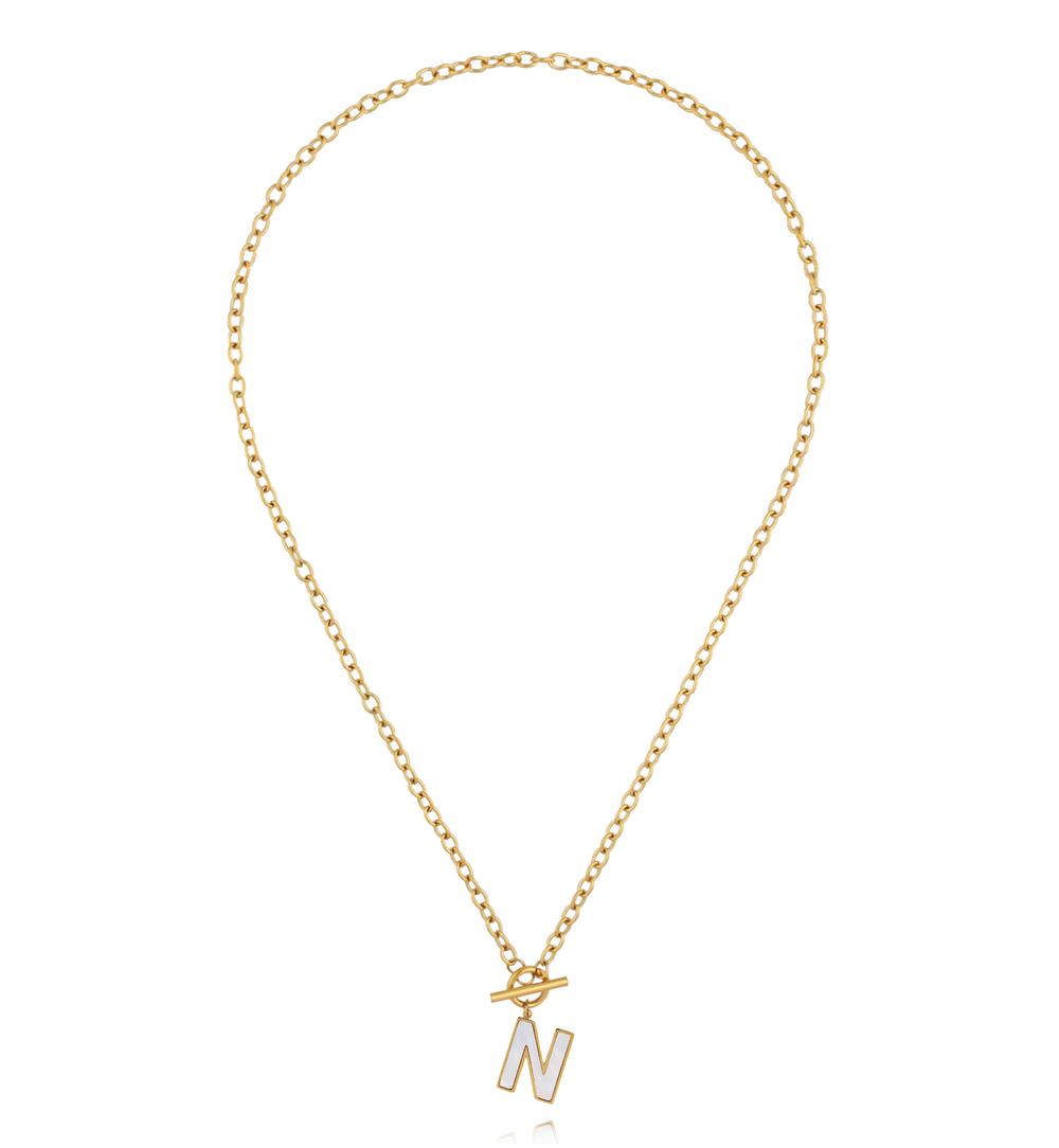Naszyjnik z literą N i zapięciem toggle NSY0865