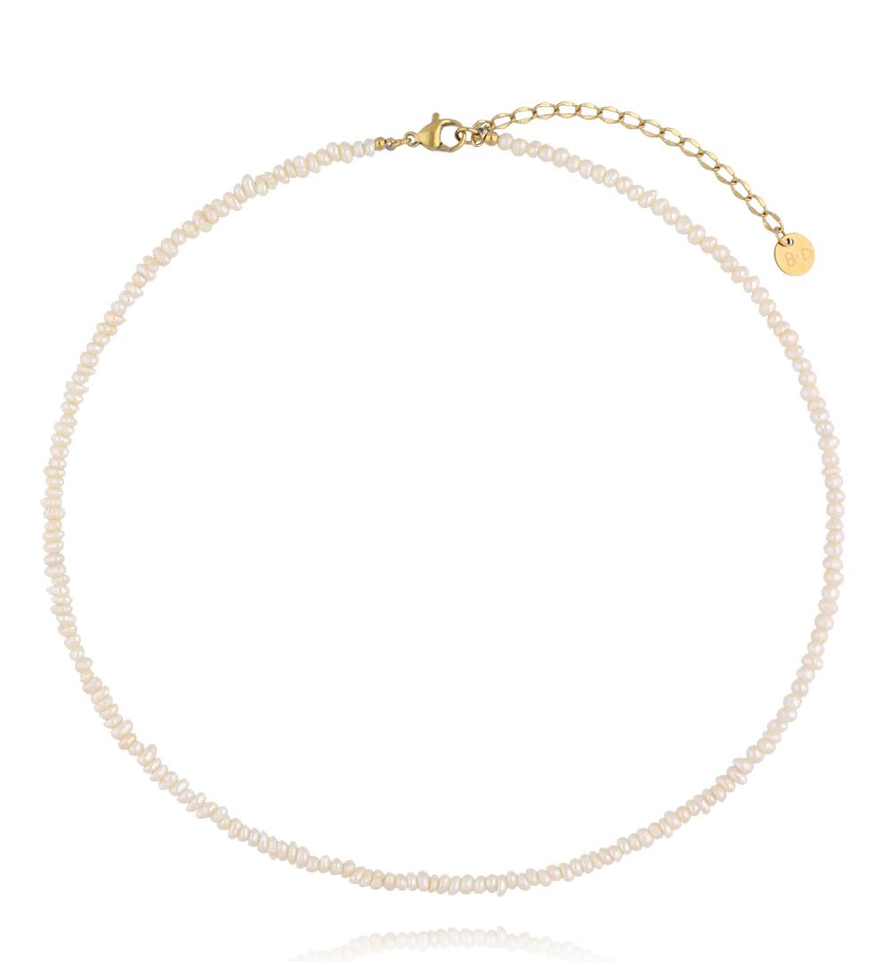 Naszyjnik z drobnych białych perełek – klasyczny choker NPE0309