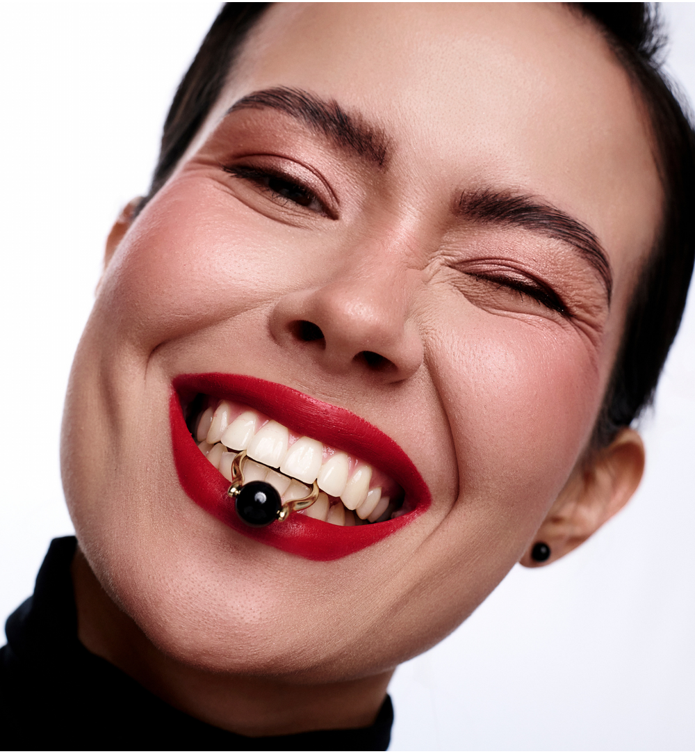 Pierścionek z czarnym agatem w złotej oprawie PSA1160