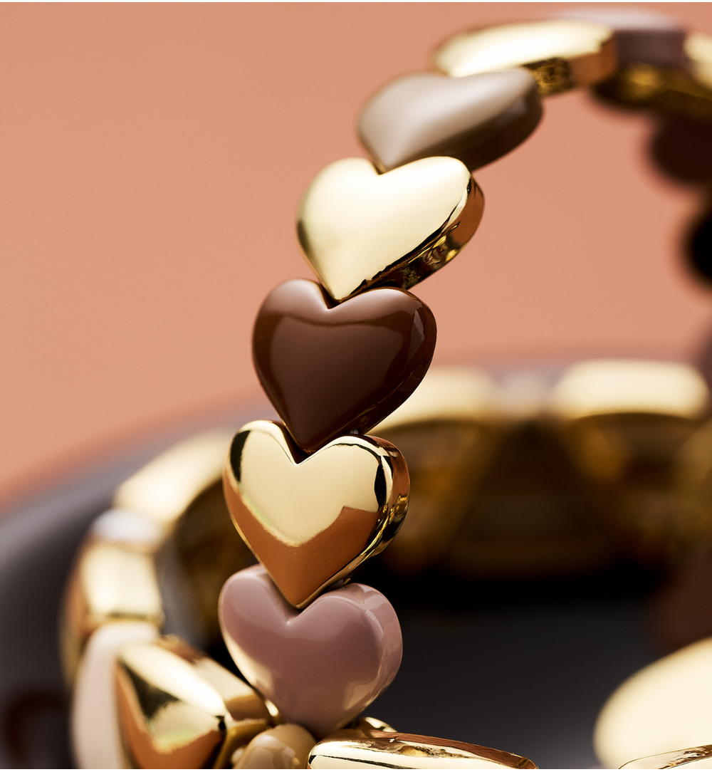 Bransoletka z serduszek w odcieniach nude i złota BCR0009
