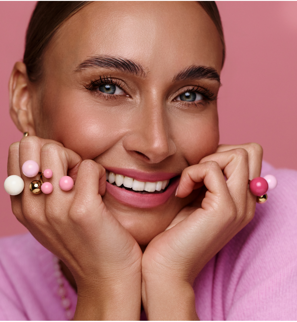 Pierścionek z trzema kulami z różową emalią PSA1178