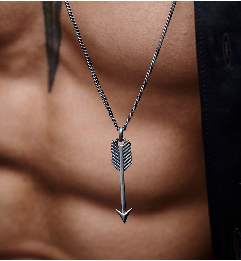 Naszyjnik męski hematytowy ze stali szlachetnej - srebrna strzała NMITC0006