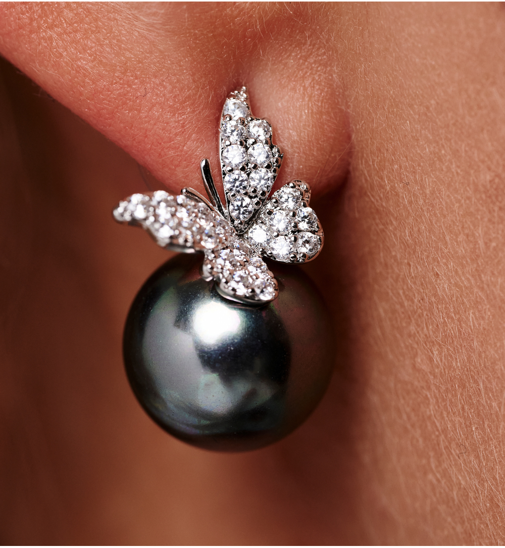 Kolczyki srebrne z motylem i ciemną perłą KPE0190