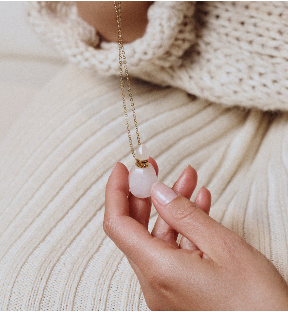 Naszyjnik z perfumetką z jadeitu NLB0363