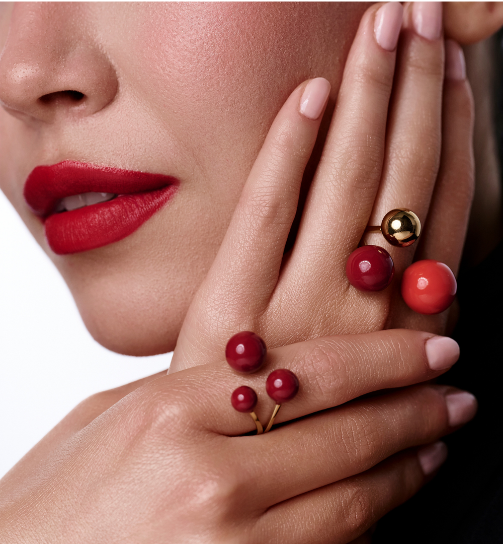 Pierścionek z trzema kulami z bordową emalią PSA1179