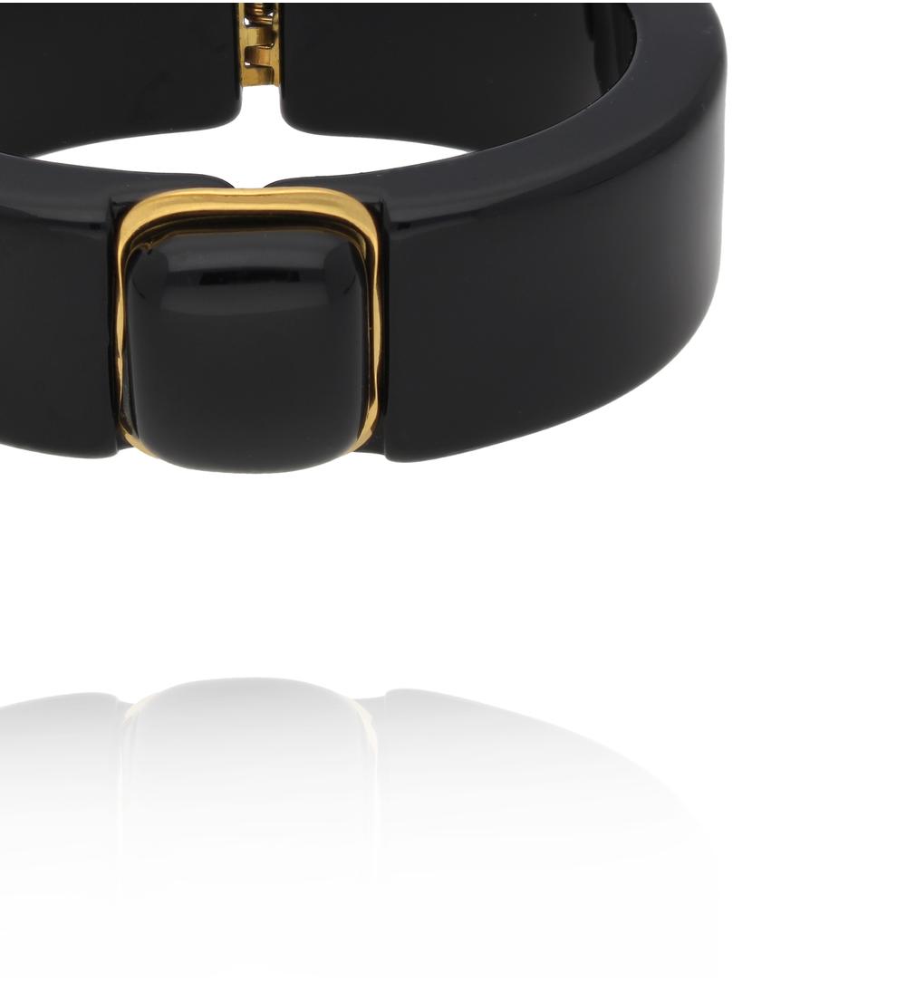 Bransoletka w głębokiej czerni z prostokątnym zapięciem BEU0010