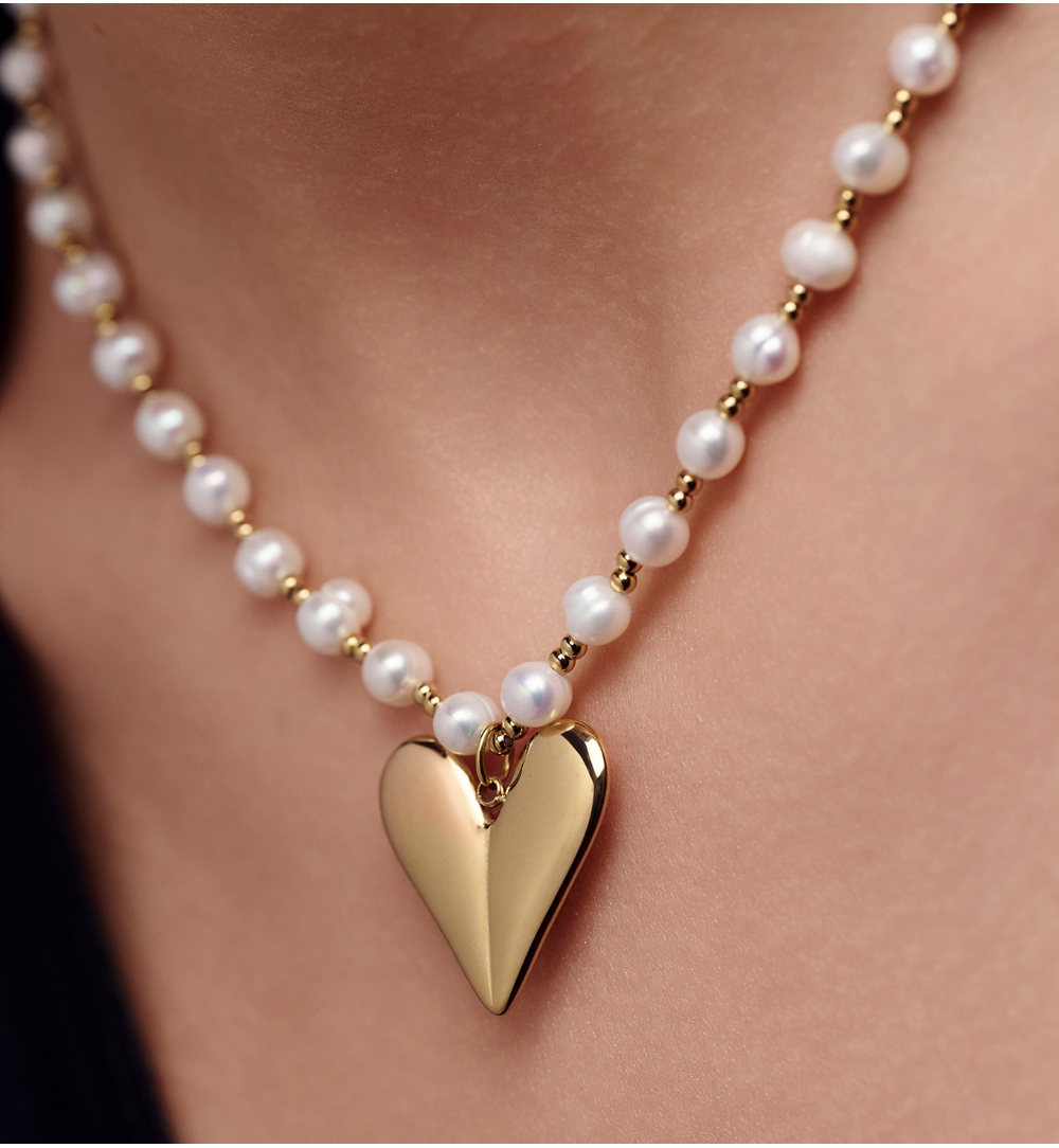 Naszyjnik z pereł z zawieszką w kształcie serca NPE0375
