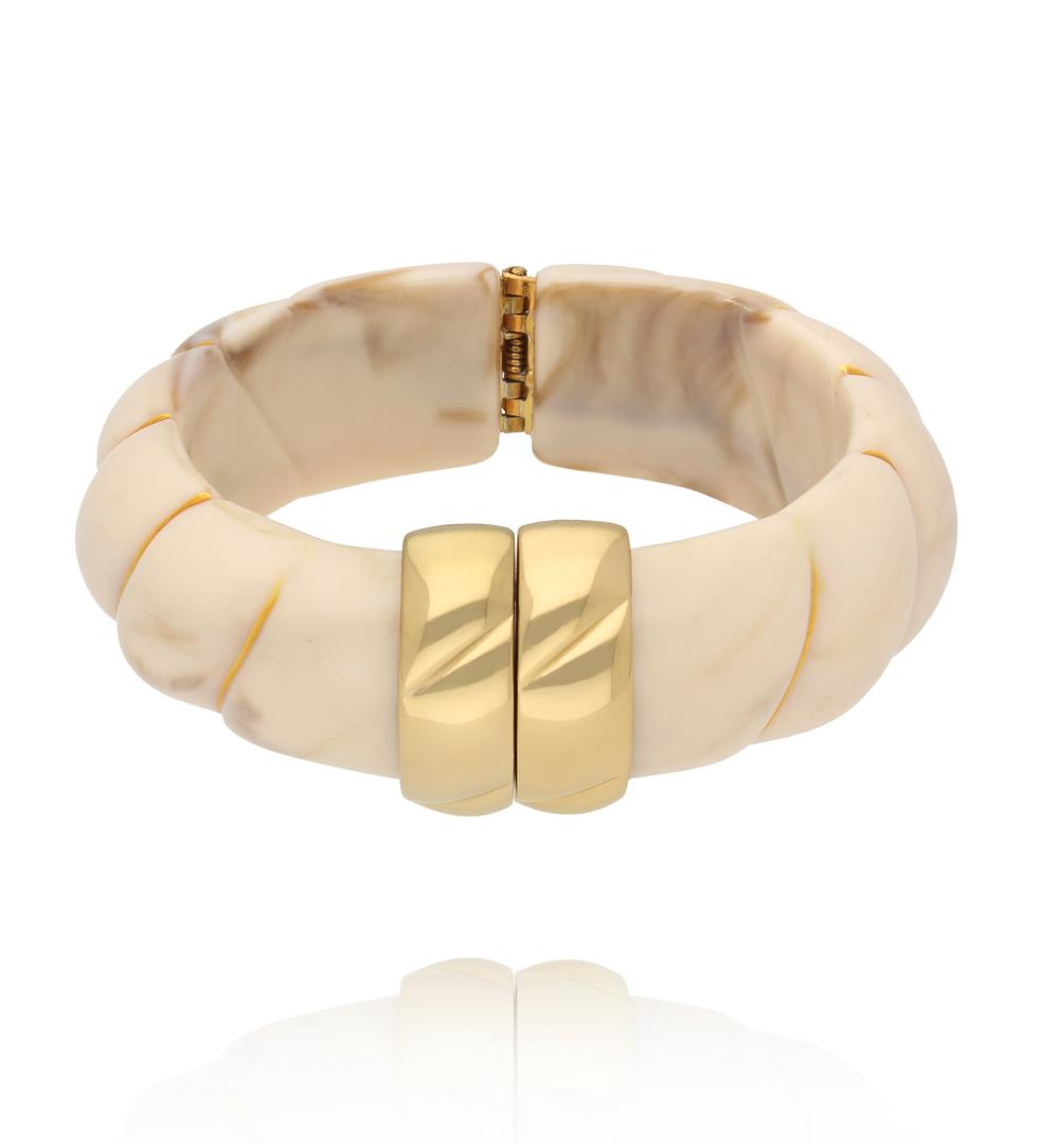 Bransoletka w odcieniu mlecznego beżu ze złotym zapięciem BEU0003