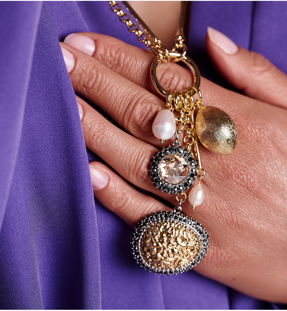 Zestaw złotych naszyjników z medalionami i zawieszkami ZN0201