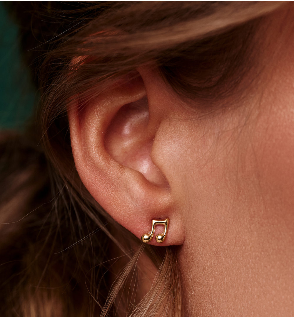Kolczyki w kształcie nutki – złocone, minimalistyczne KSY0542